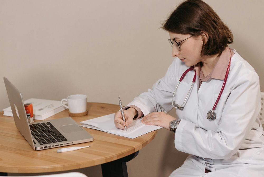 AI vs. Doctors: Why the Future of Medicine Is Collaborative, Not Competitive