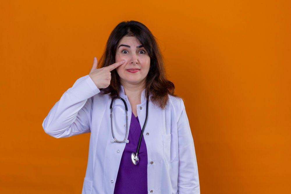 Hyperthyroidism Eyes: Bulging, Changes & What to Do | Momentary Lab