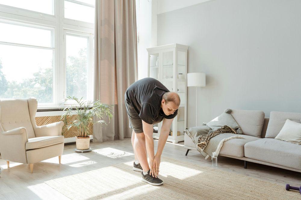 Bending After Hip Replacement: When Is It Safe? | Momentary Lab