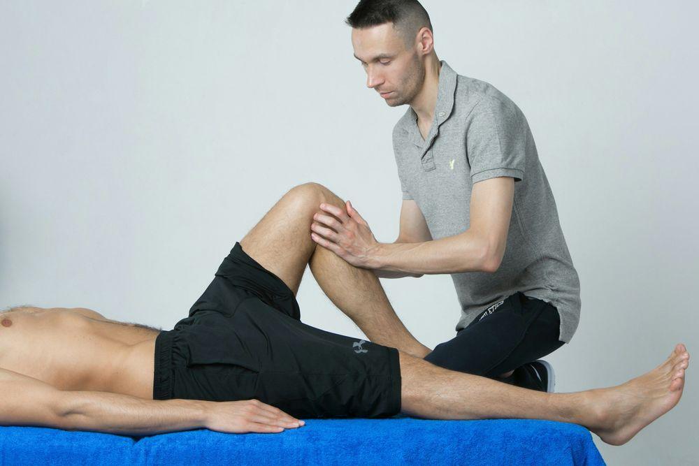 Can a Loose Knee Replacement Be Fixed Without Surgery? | Momentary Lab