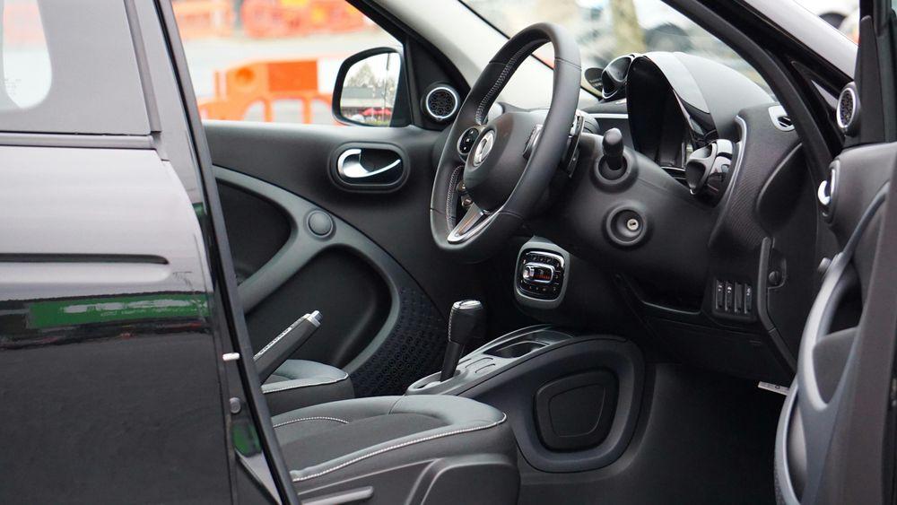 Driving After Hip Replacement: When Can You Start?