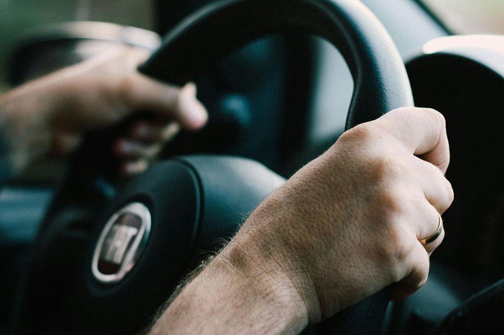Driving After Shoulder Replacement: How Soon Can You Drive? | Momentary Lab